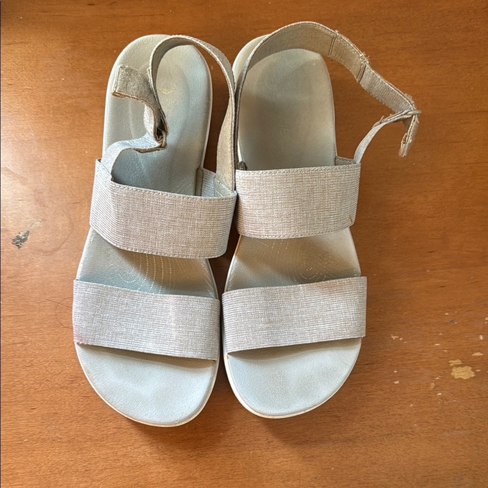 Clarks Women's Sandals in Light Beige